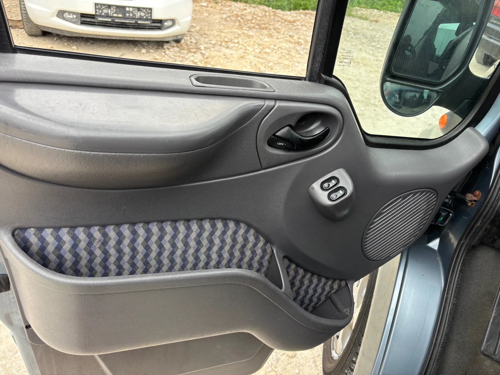 Ford Transit 2.0 тди 6местен - изображение 8