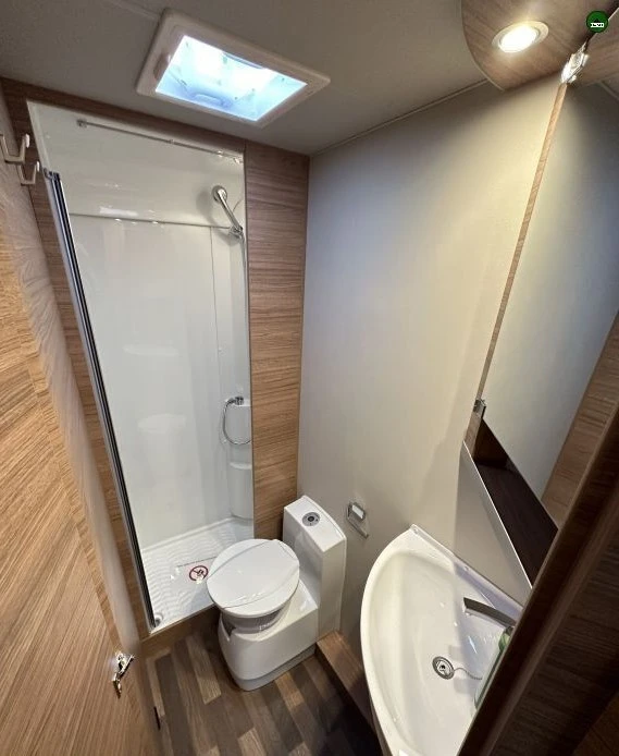 Кемпер Weinsberg 650MF, снимка 14 - Каравани и кемпери - 52457088