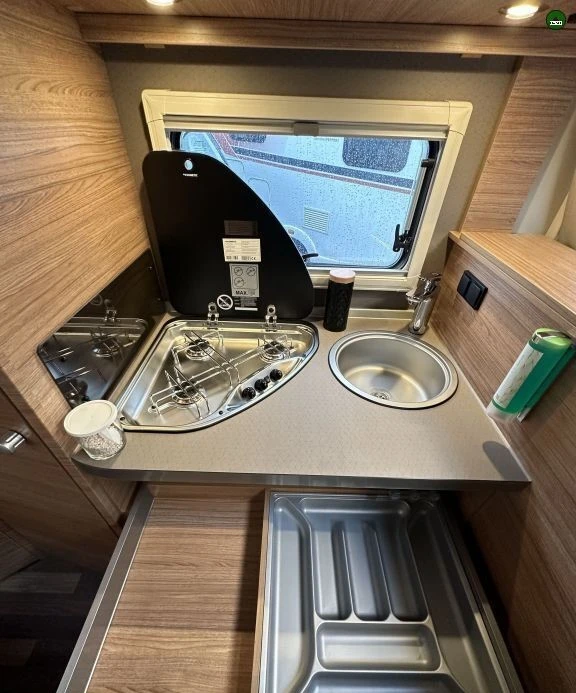 Кемпер Weinsberg 650MF, снимка 11 - Каравани и кемпери - 52457088