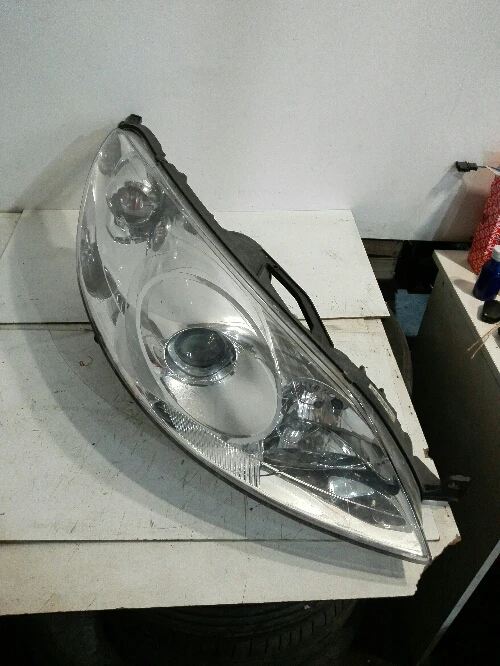 Фар десен Пежо 407 ляв волан