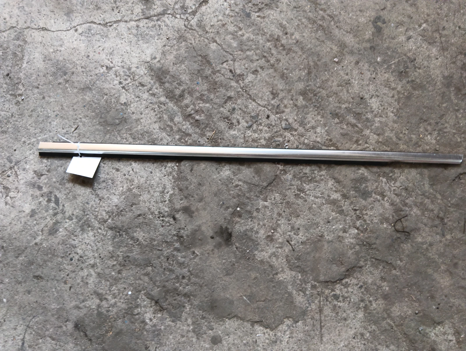 лайсна за (предна лява врата) 3C8837475F VW Passat CC