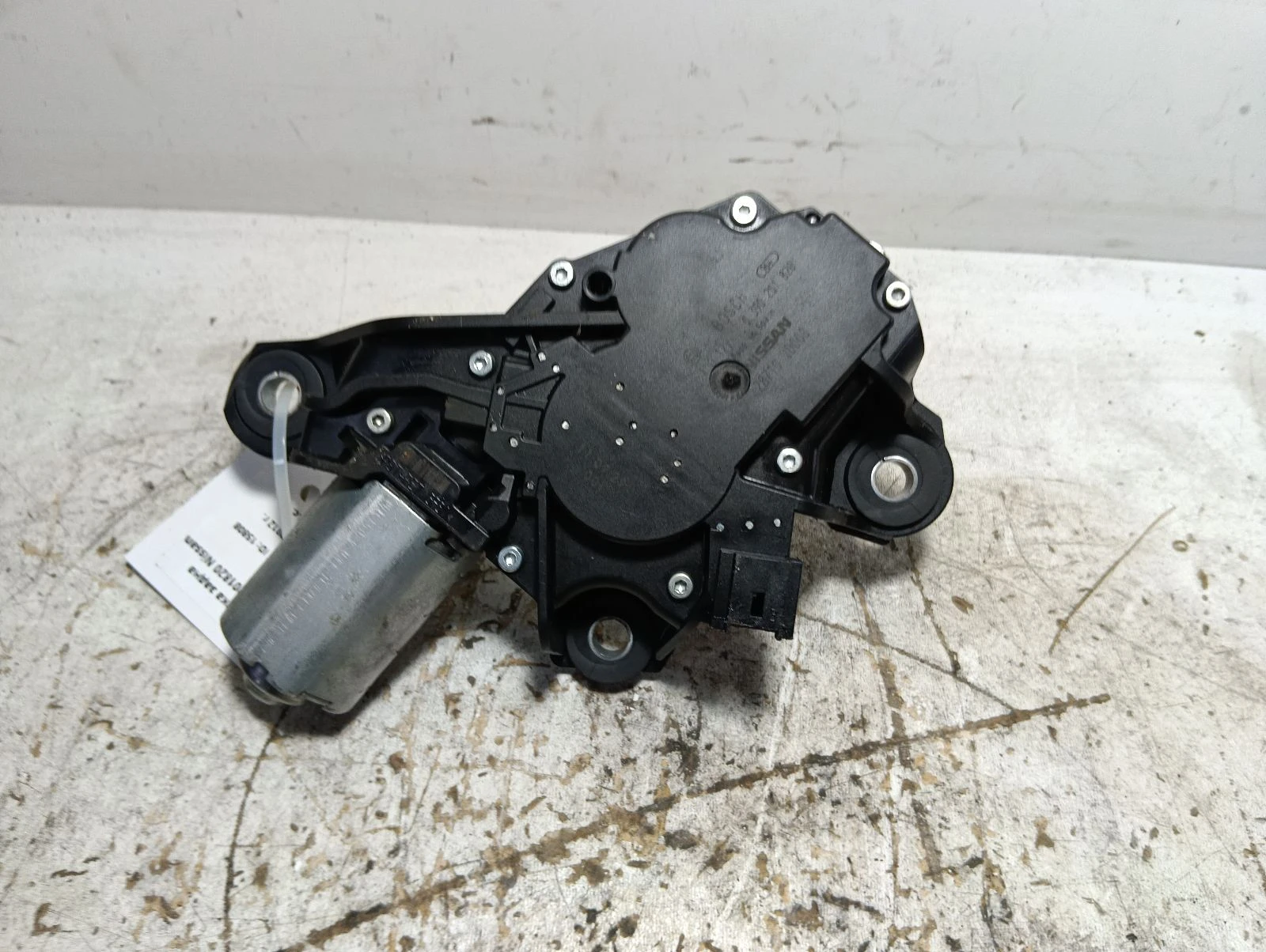 моторче чистачка задна 28710JD000 0390201820 Nissan Qashqai