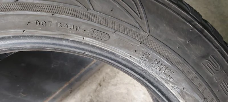 Гуми Зимни 215/60R17, снимка 6 - Гуми и джанти - 35124671