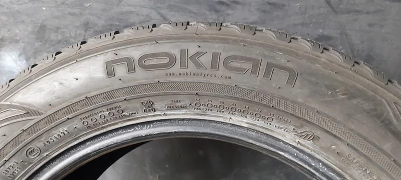 Гуми Зимни 215/60R17, снимка 4 - Гуми и джанти - 35124671