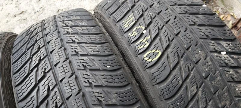 Гуми Зимни 215/60R17, снимка 3 - Гуми и джанти - 35124671