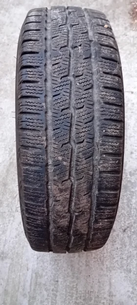 Гуми Зимни 205/70R15, снимка 2 - Гуми и джанти - 53020245