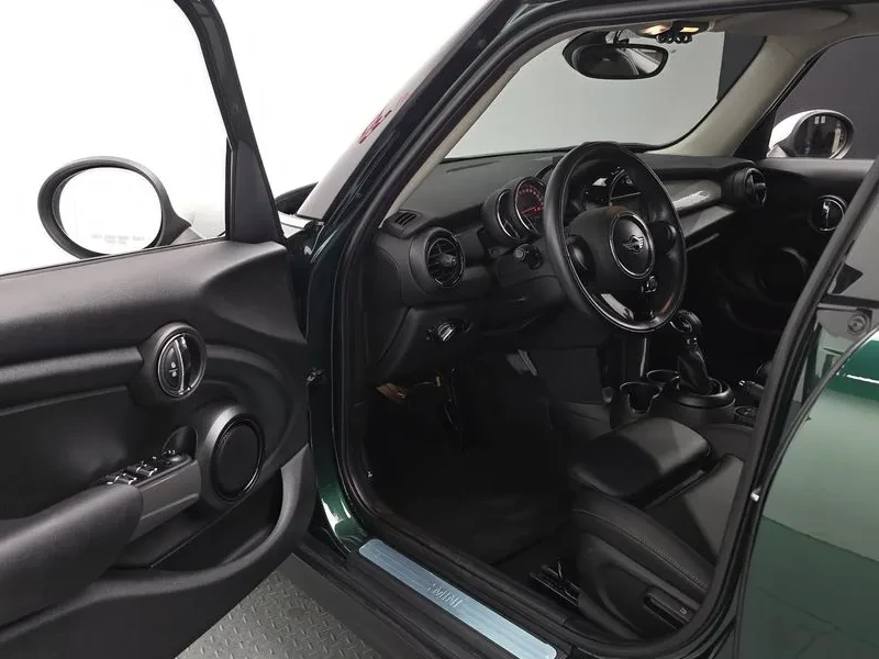Mini Cooper 5-Door Basic Model 3Rd Generation, снимка 10 - Автомобили и джипове - 56576312