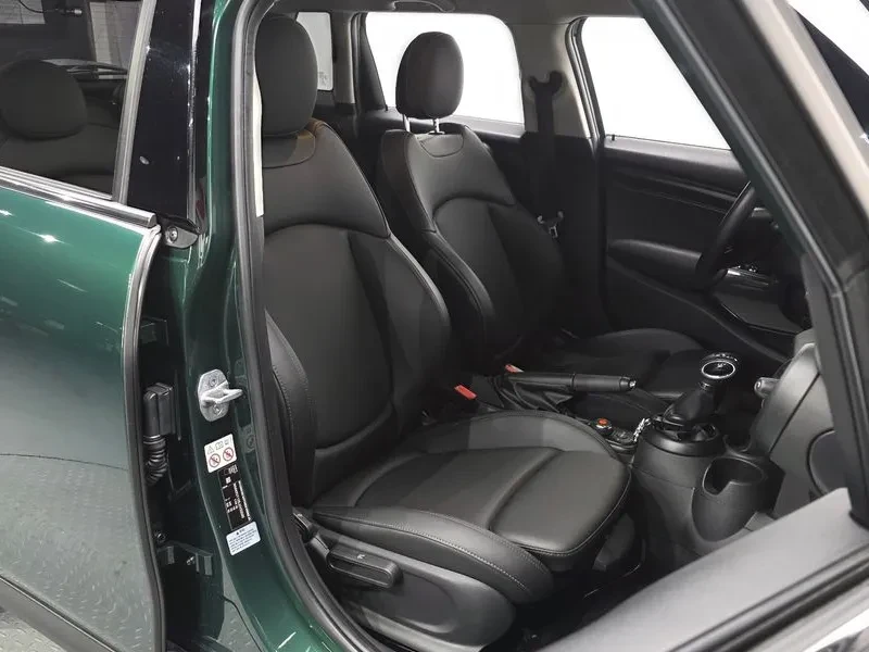 Mini Cooper 5-Door Basic Model 3Rd Generation, снимка 12 - Автомобили и джипове - 56576312