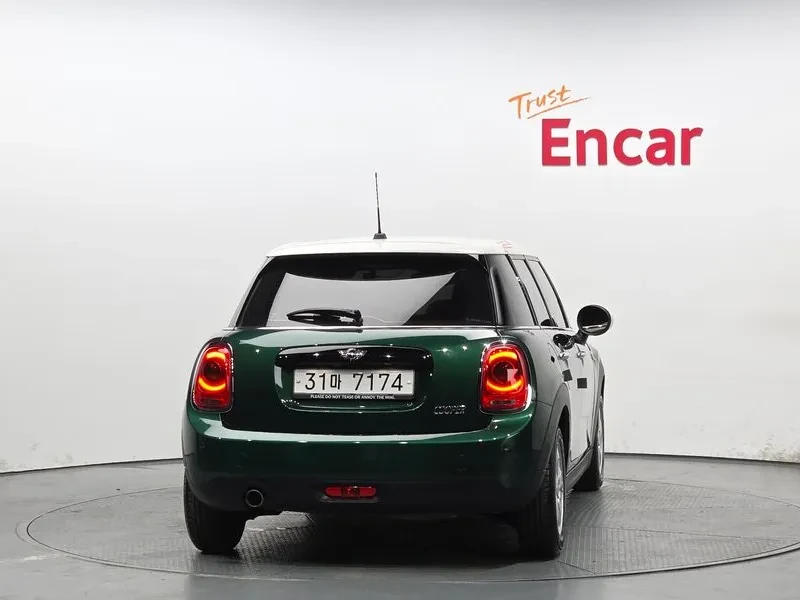 Mini Cooper 5-Door Basic Model 3Rd Generation, снимка 4 - Автомобили и джипове - 56576312
