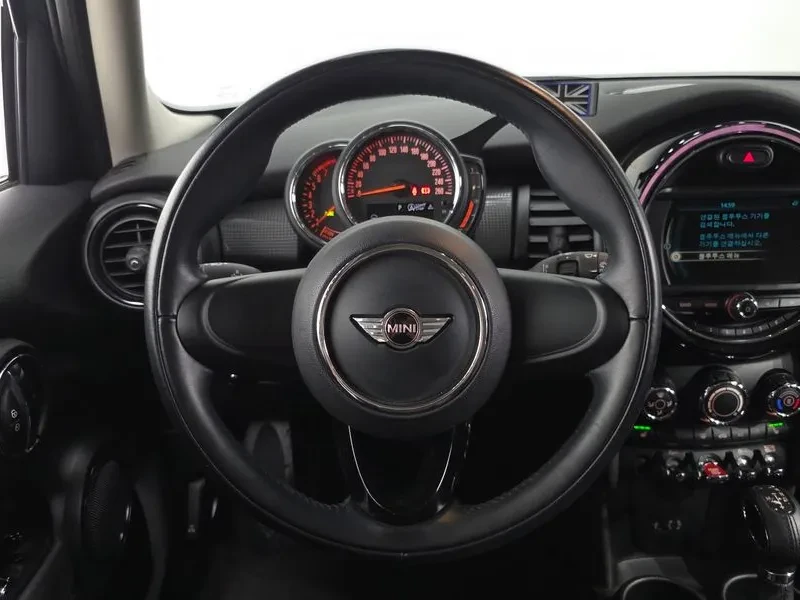 Mini Cooper 5-Door Basic Model 3Rd Generation, снимка 14 - Автомобили и джипове - 56576312