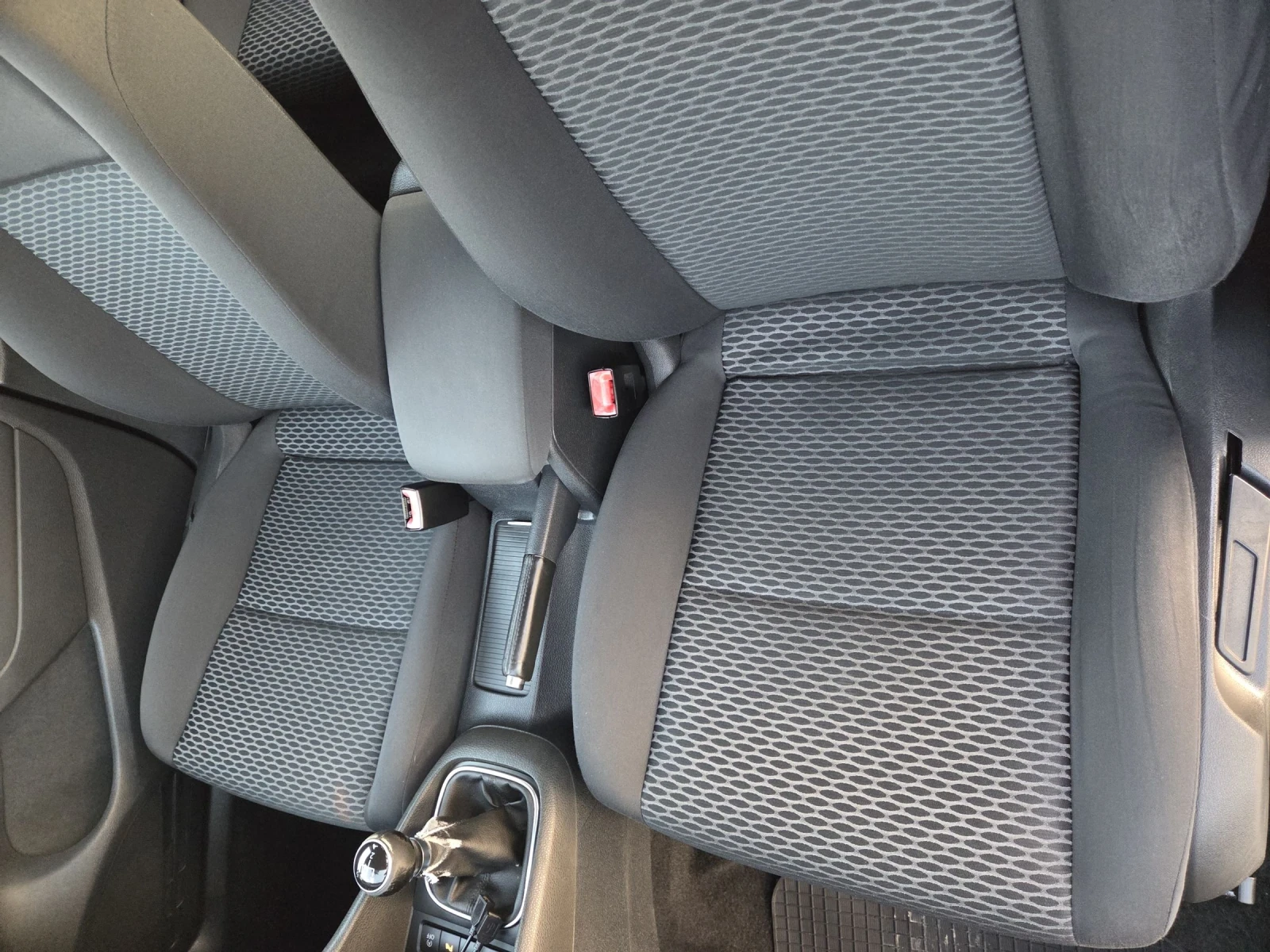 VW Golf 1.6 - изображение 8