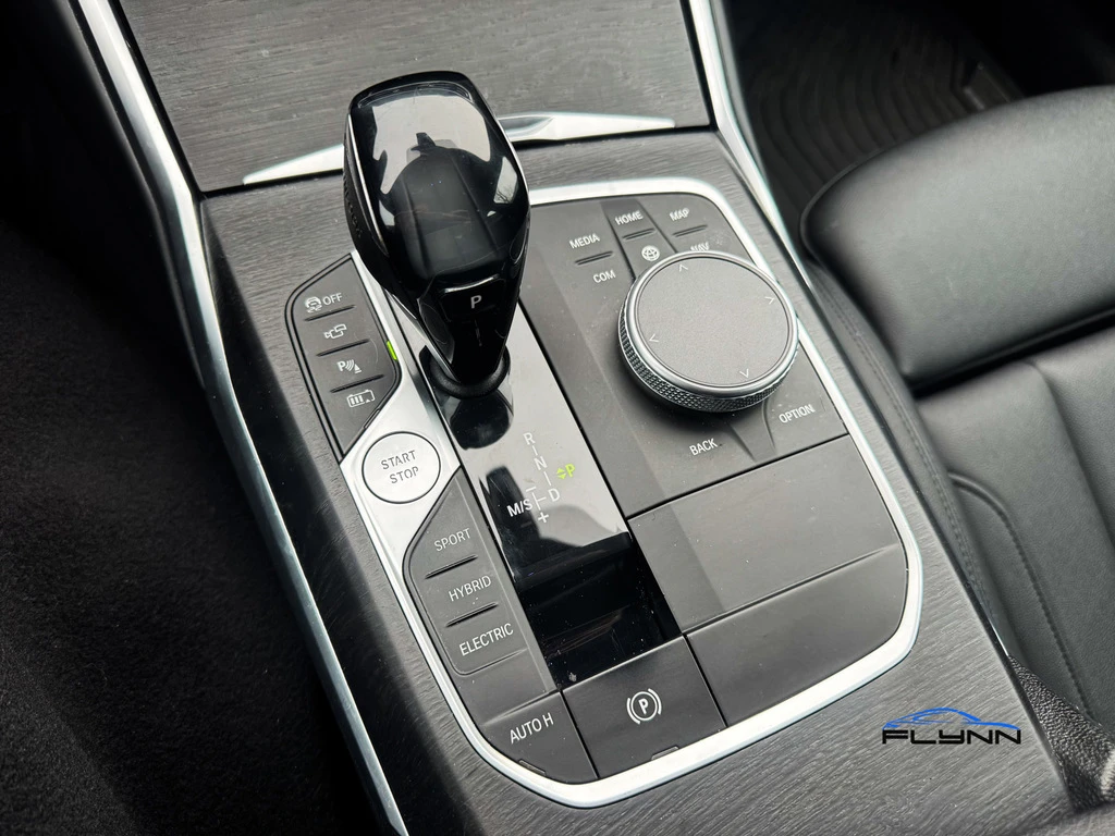 BMW 330 330e xDrive Plug-in Hybrid! Rare!, снимка 13 - Автомобили и джипове - 53782966