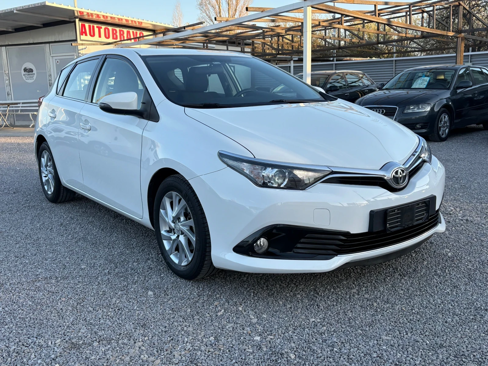 Toyota Auris 1.6-D4D-141000км., снимка 2 - Автомобили и джипове - 54140798