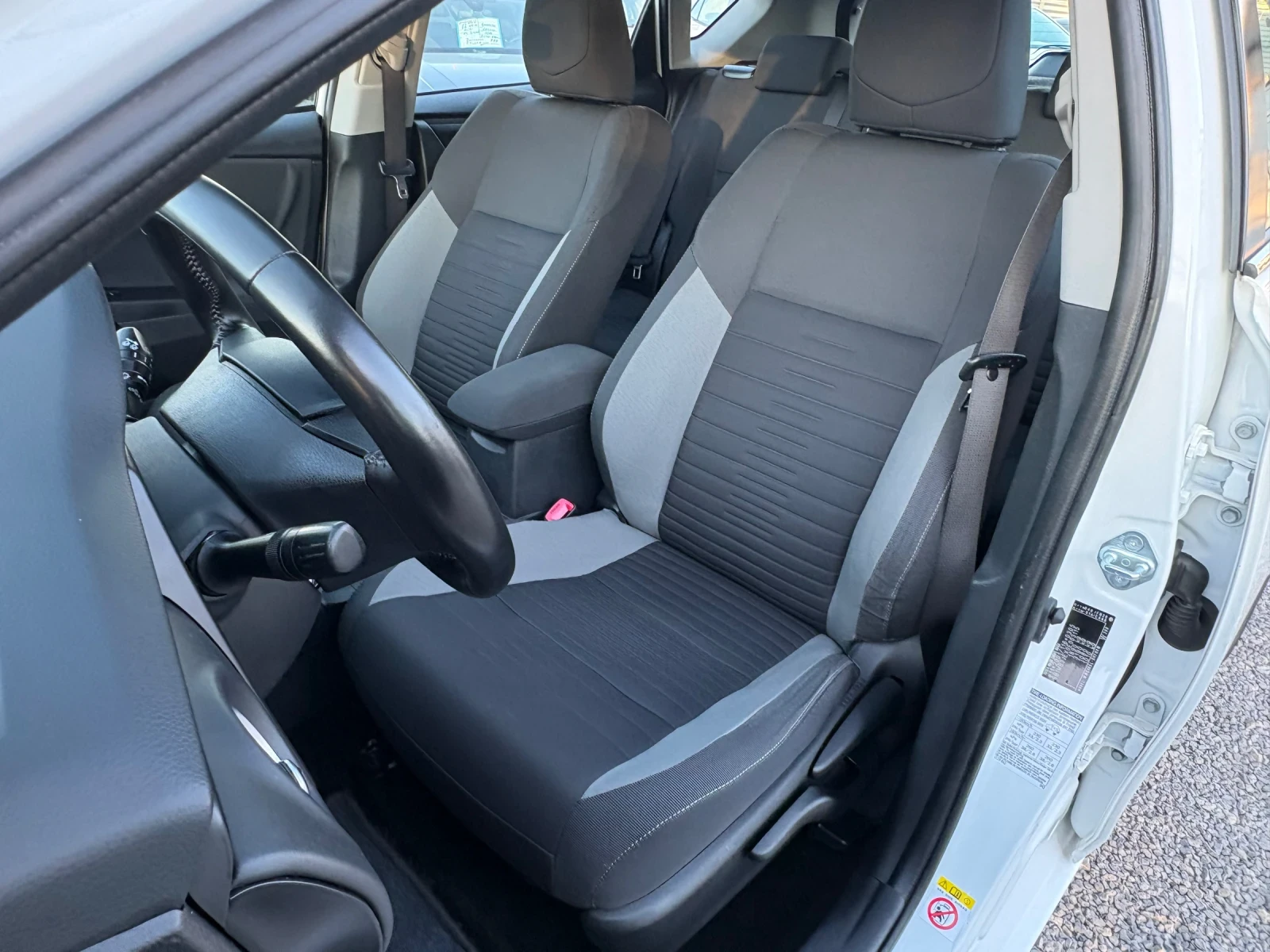 Toyota Auris 1.6-D4D-141000км., снимка 13 - Автомобили и джипове - 54140798