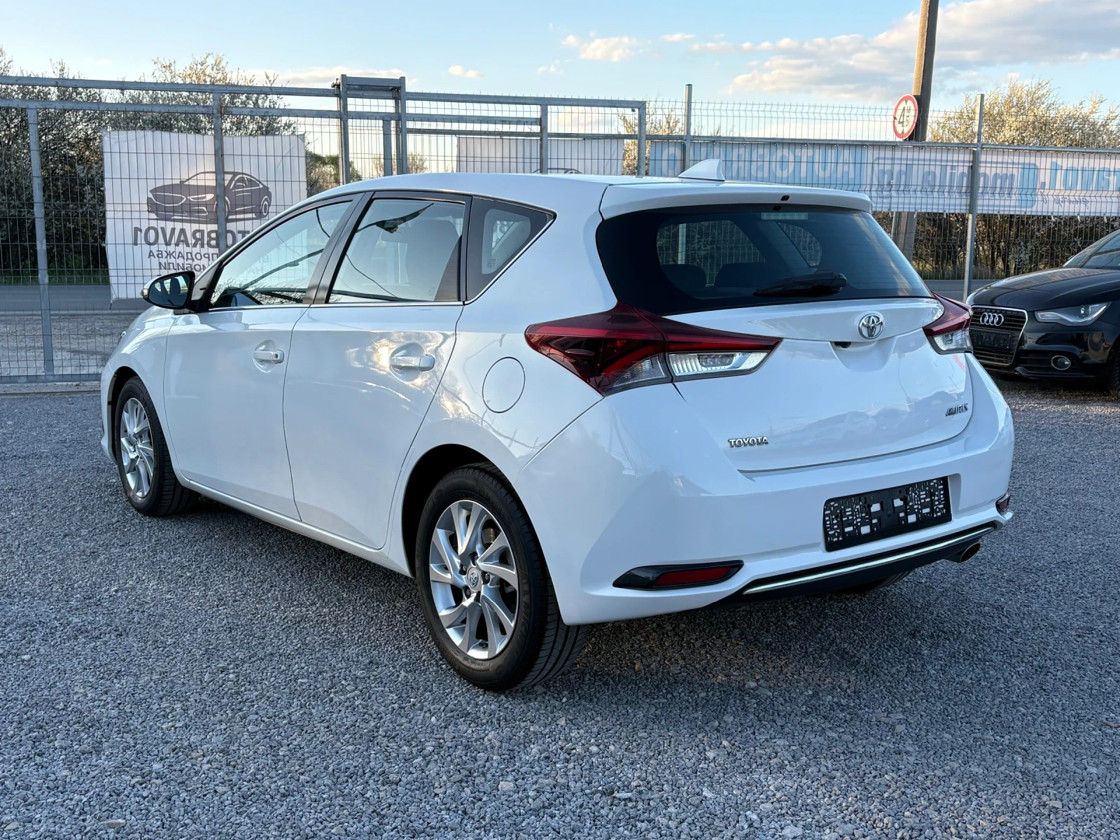 Toyota Auris 1.6-D4D-141000км., снимка 6 - Автомобили и джипове - 54140798