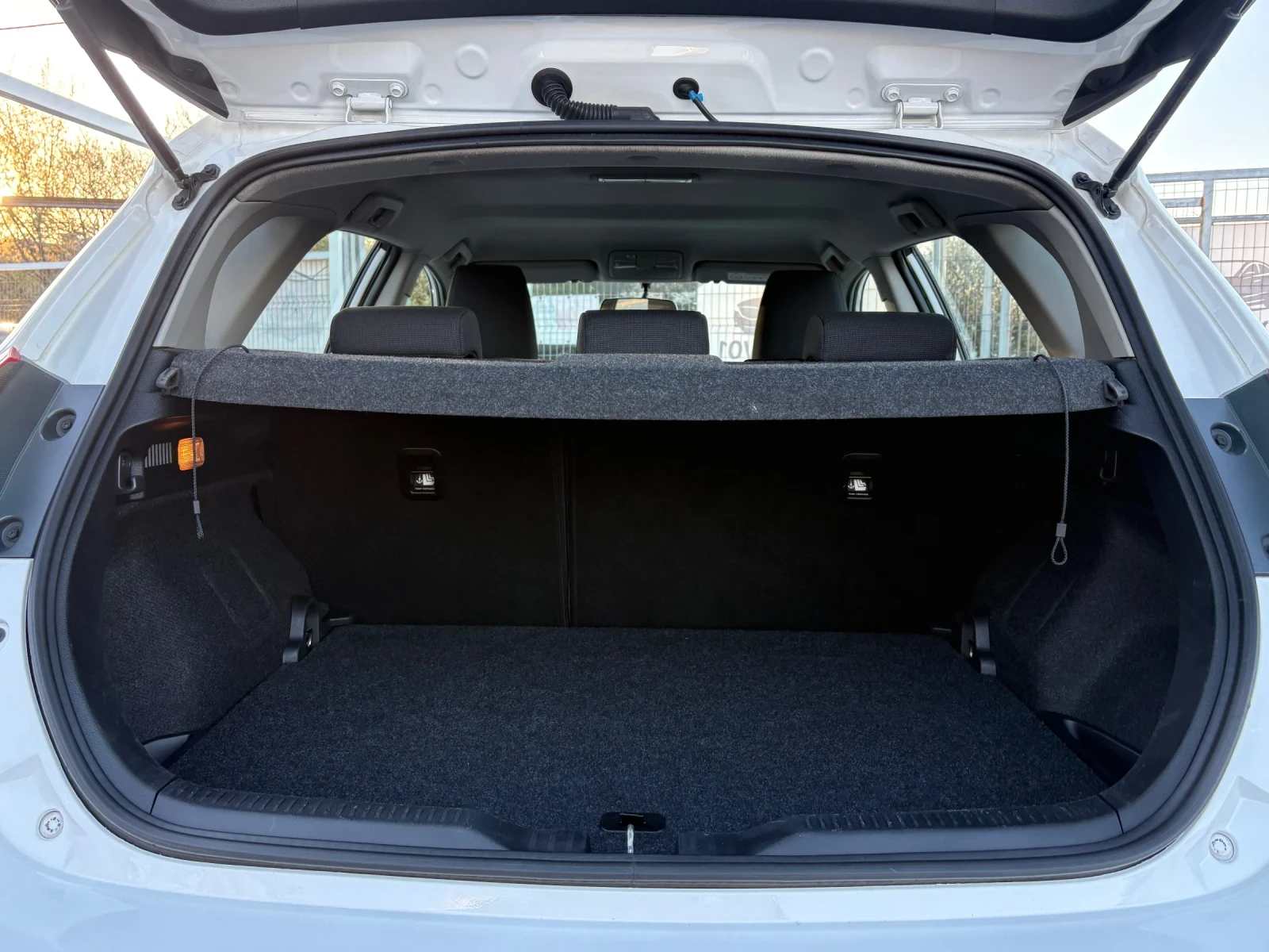 Toyota Auris 1.6-D4D-141000км., снимка 8 - Автомобили и джипове - 54140798