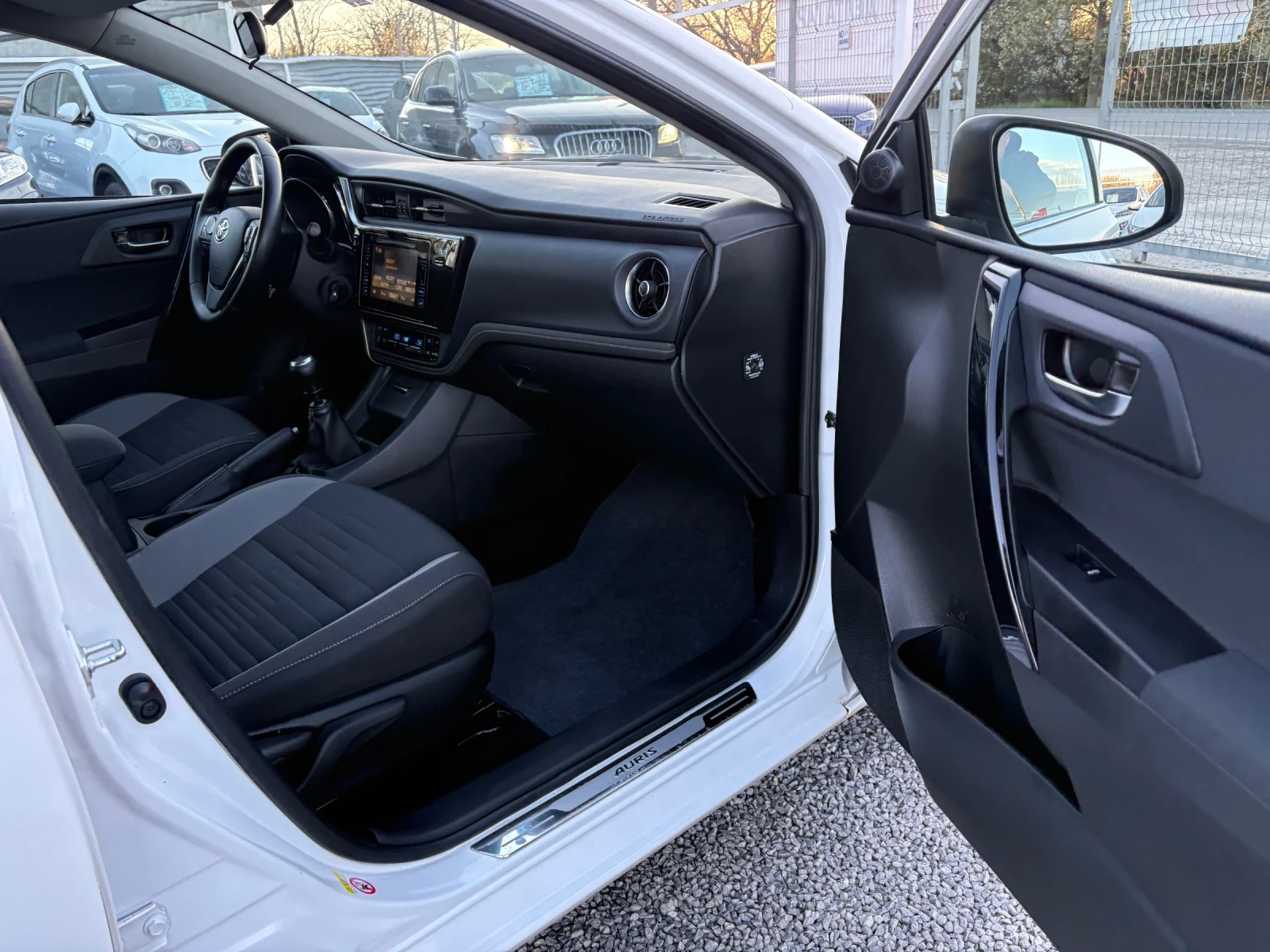 Toyota Auris 1.6-D4D-141000км., снимка 10 - Автомобили и джипове - 54140798