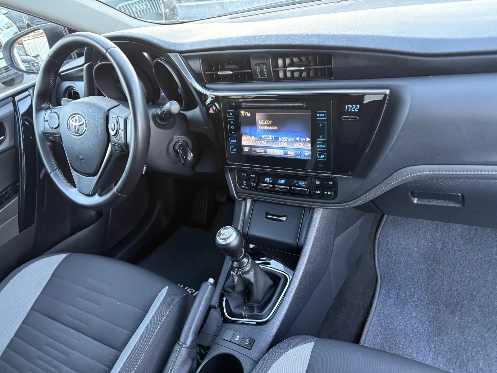 Toyota Auris 1.6-D4D-141000км., снимка 11 - Автомобили и джипове - 54140798