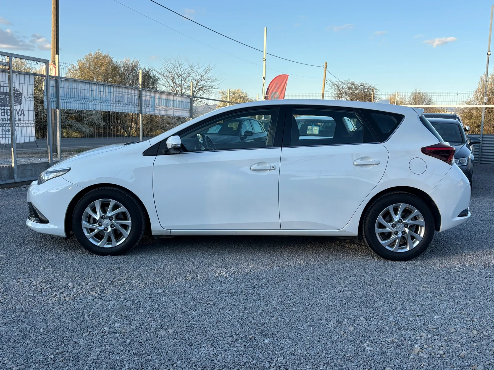 Toyota Auris 1.6-D4D-141000км., снимка 4 - Автомобили и джипове - 54140798