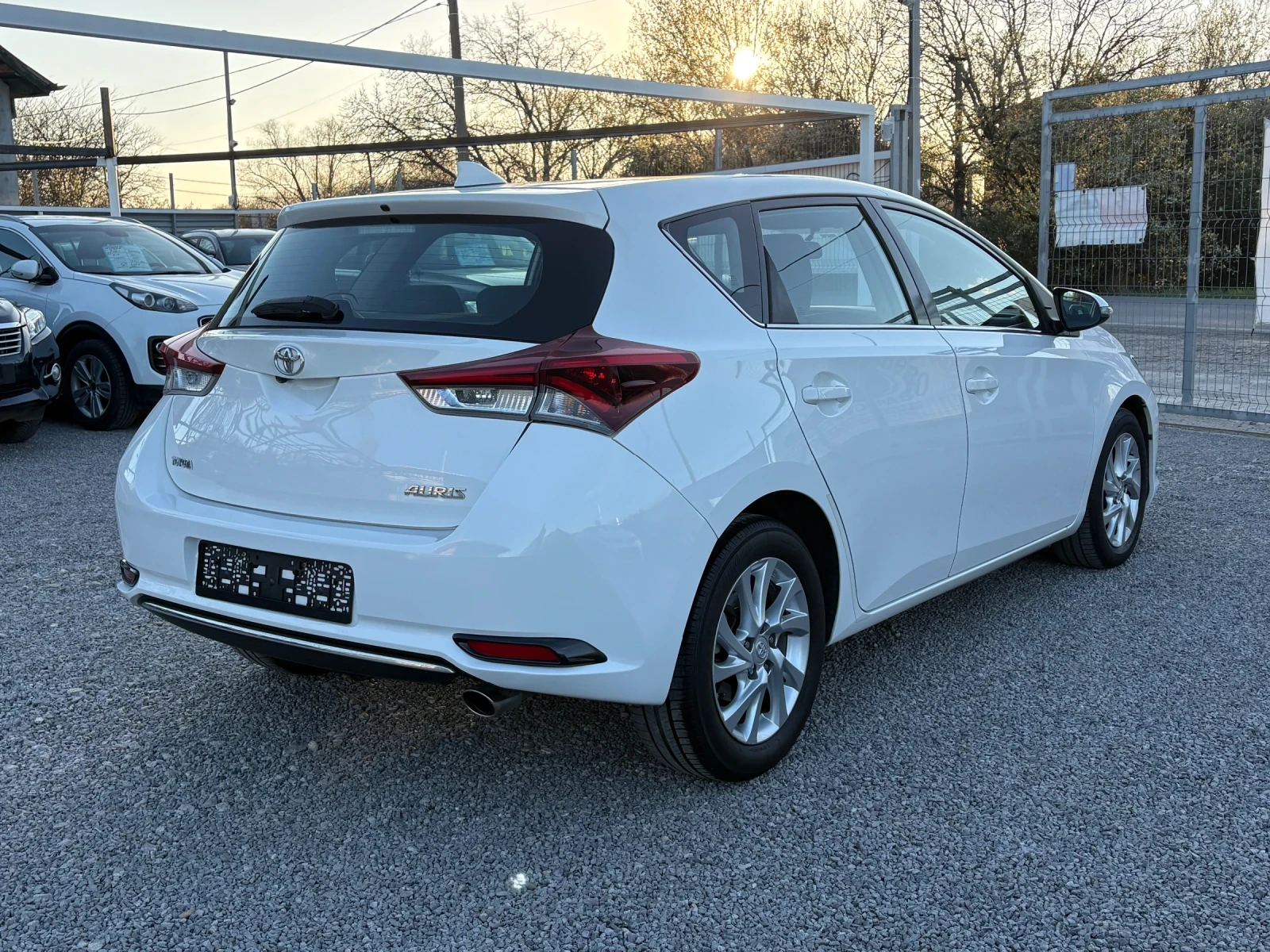 Toyota Auris 1.6-D4D-141000км., снимка 5 - Автомобили и джипове - 54140798