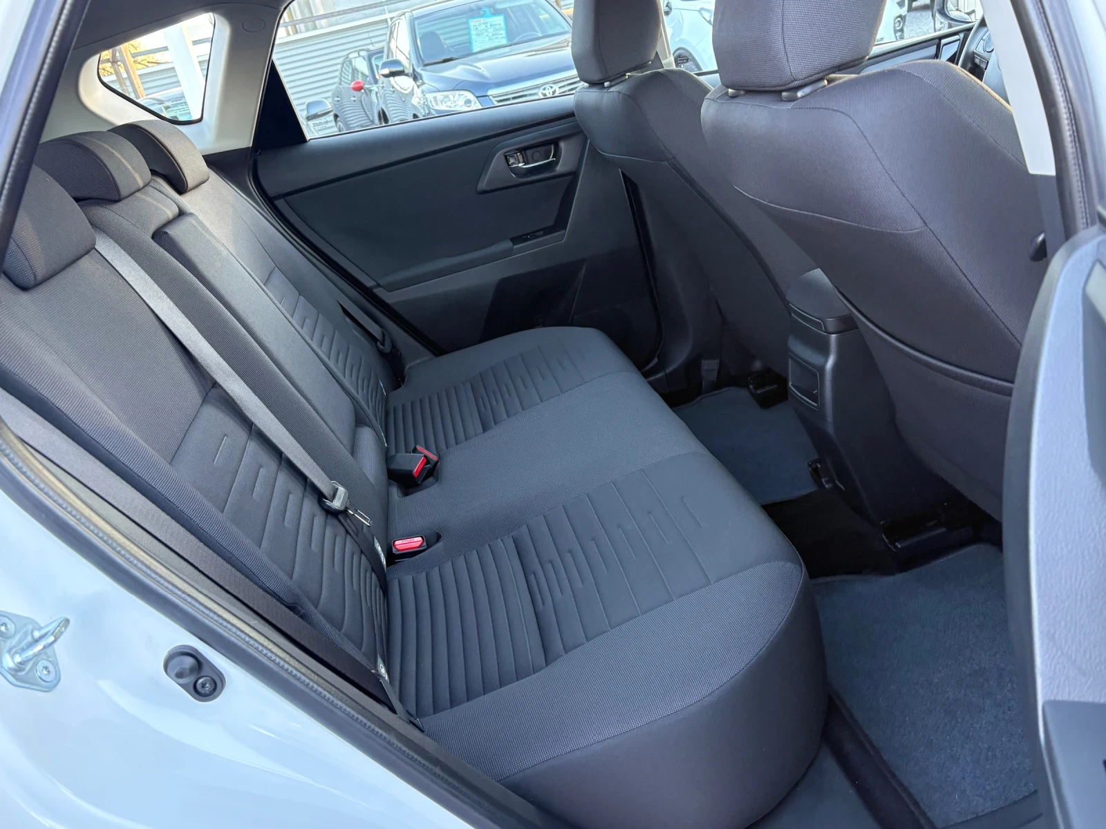 Toyota Auris 1.6-D4D-141000км., снимка 9 - Автомобили и джипове - 54140798