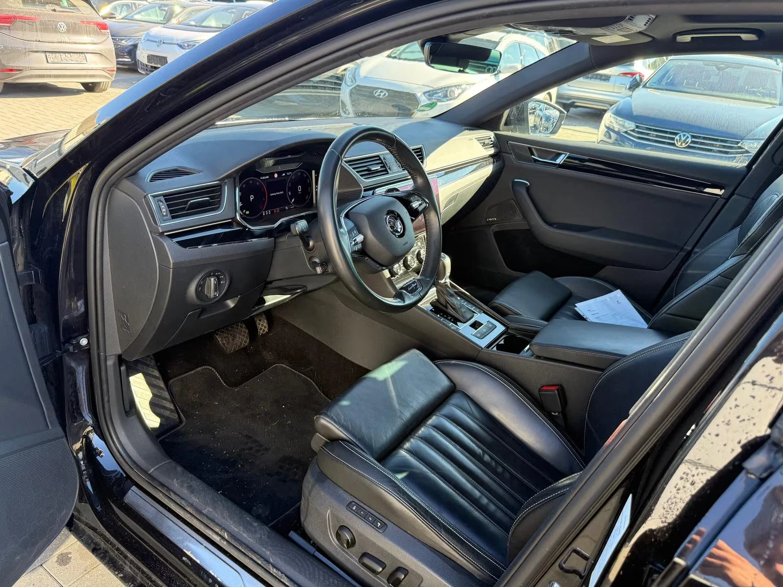 Skoda Superb 2.0TDI/200HP/L&K/PANO/MEMO/CAM/CANTON/173q, снимка 7 - Автомобили и джипове - 54229185