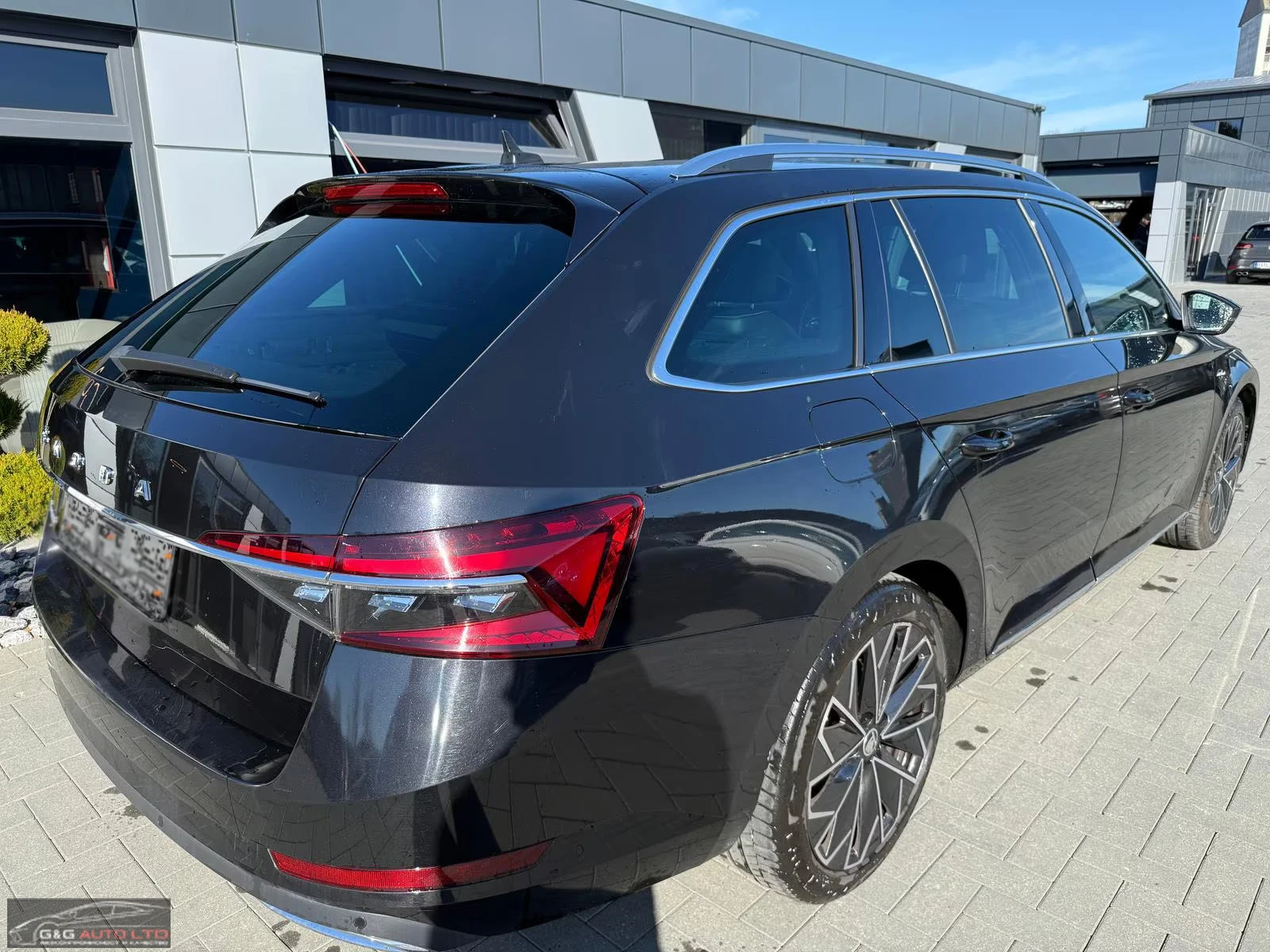 Skoda Superb 2.0TDI/200HP/L&K/PANO/MEMO/CAM/CANTON/173q, снимка 5 - Автомобили и джипове - 54229185