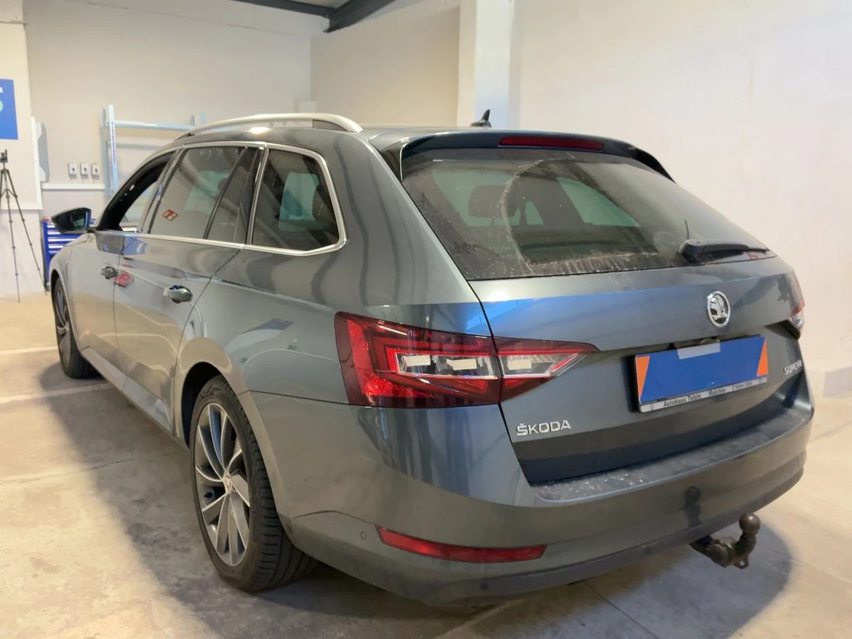 Skoda Superb 2.0 TDI Laurin & Klement 4x4 DSG, снимка 3 - Автомобили и джипове - 54657907