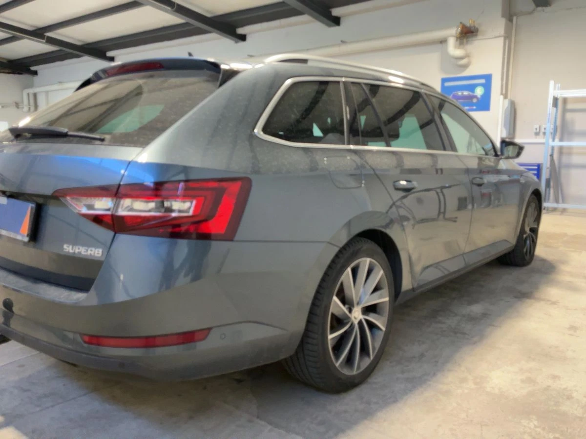 Skoda Superb 2.0 TDI Laurin & Klement 4x4 DSG, снимка 5 - Автомобили и джипове - 54657907