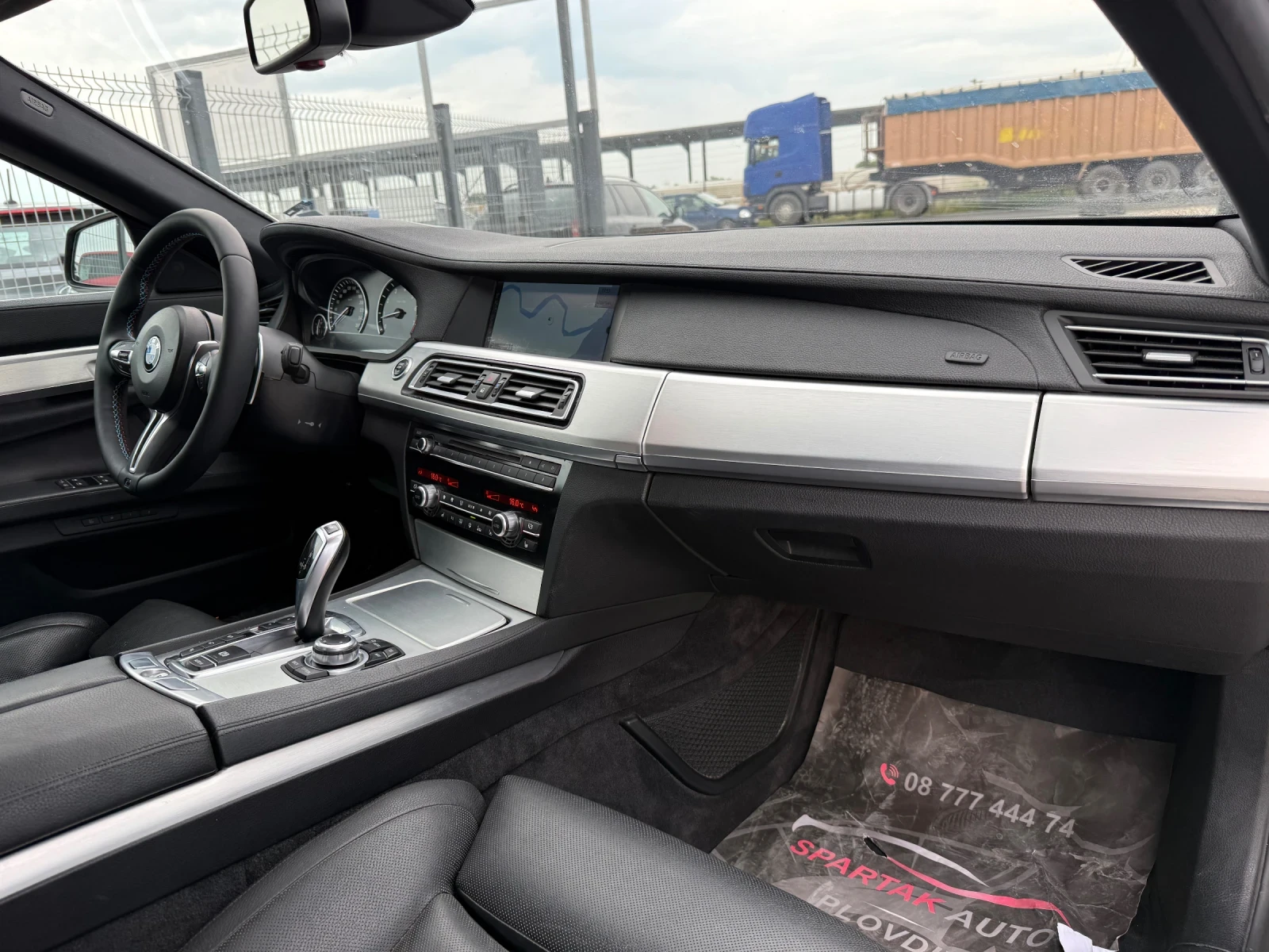 BMW 750 i* 2013г* LONG* 188.000KM* Топ Състояние* FULL MAX, снимка 13 - Автомобили и джипове - 54875369