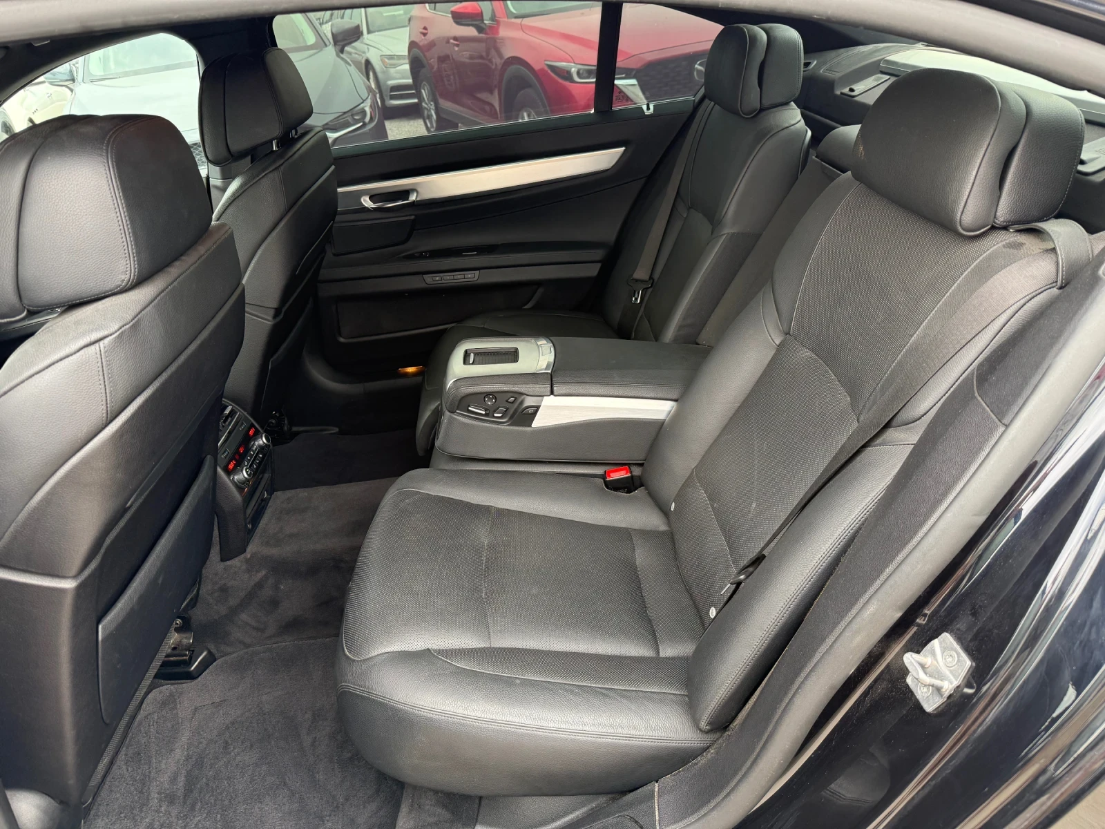BMW 750 i* 2013г* LONG* 188.000KM* Топ Състояние* FULL MAX, снимка 9 - Автомобили и джипове - 54875369