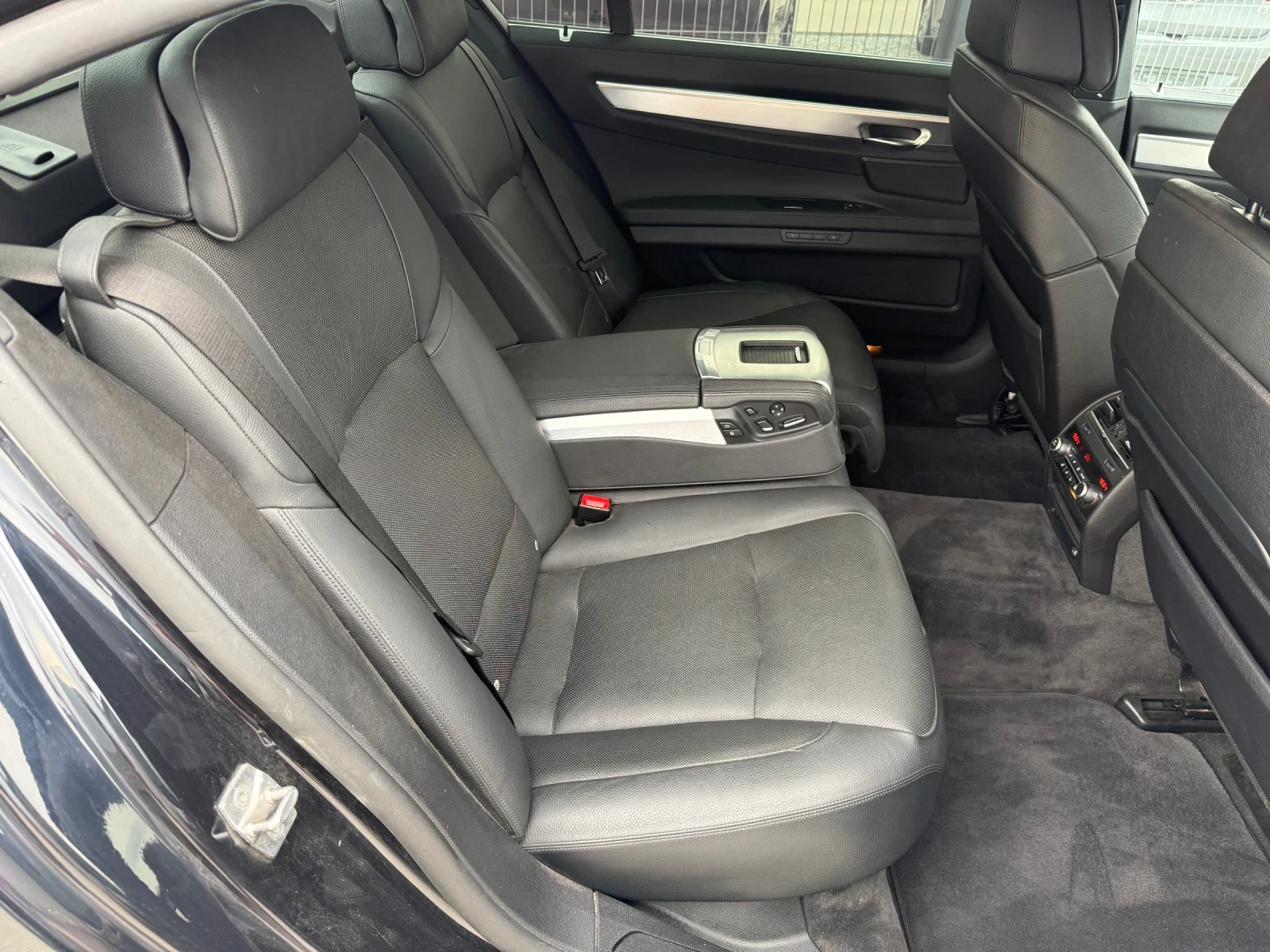 BMW 750 i* 2013г* LONG* 188.000KM* Топ Състояние* FULL MAX, снимка 11 - Автомобили и джипове - 54875369