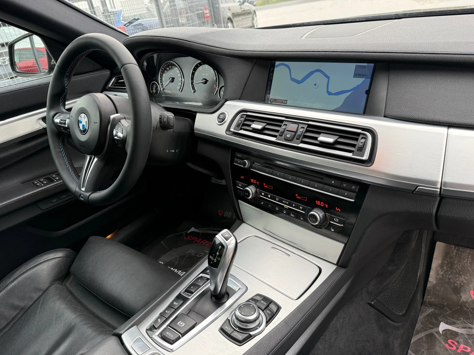 BMW 750 i* 2013г* LONG* 188.000KM* Топ Състояние* FULL MAX, снимка 14 - Автомобили и джипове - 54875369