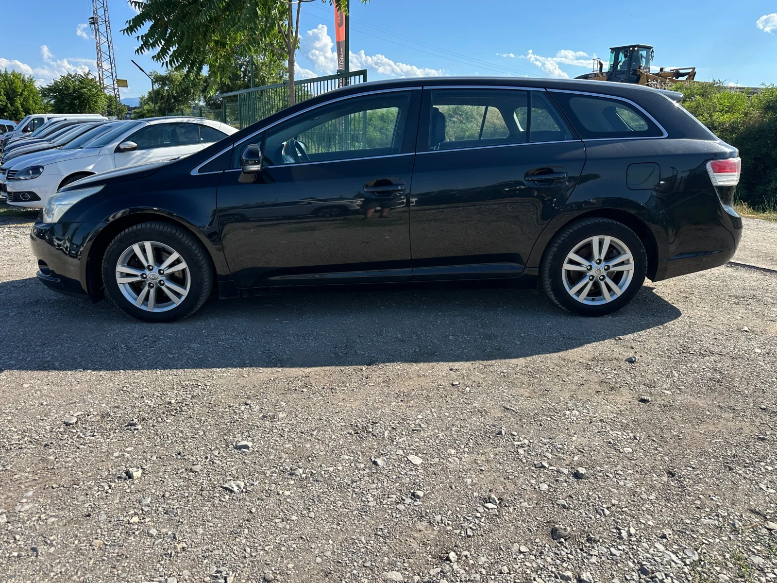 Toyota Avensis 1.8-VVTI-ЕДИН-СОБСТВЕНИК-1Г-Гаранция!, снимка 2 - Автомобили и джипове - 54921832