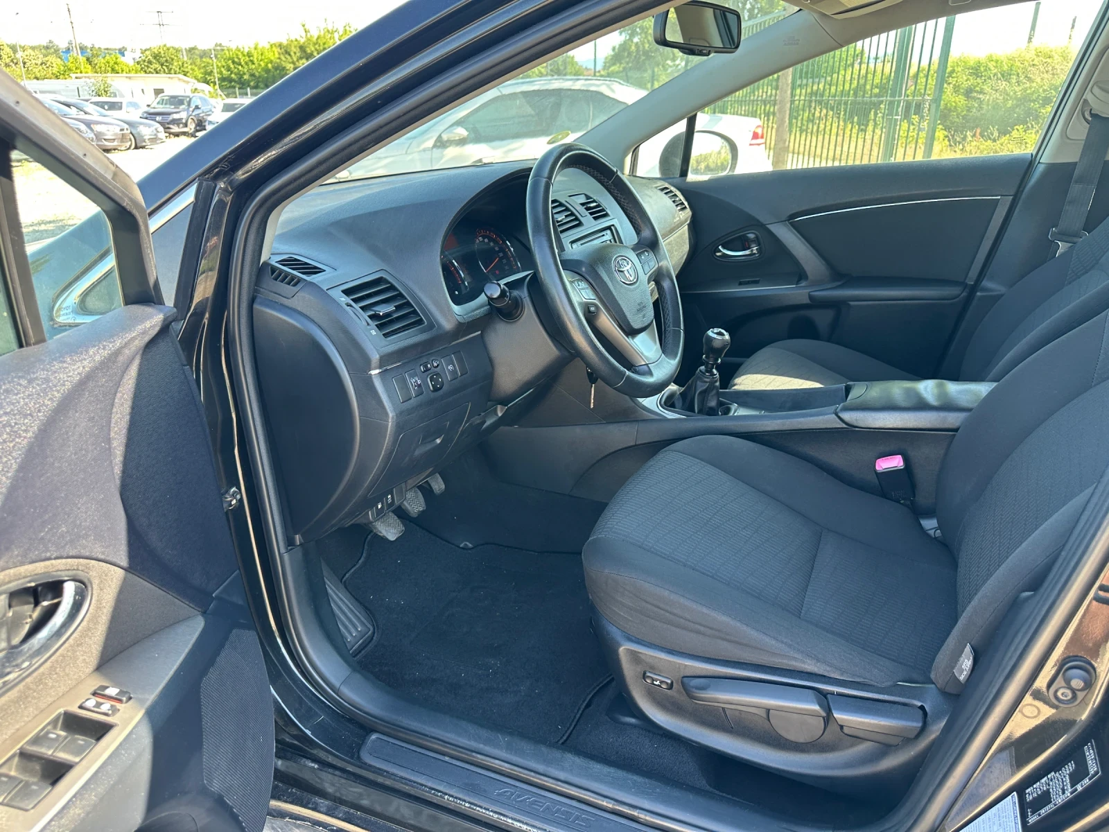 Toyota Avensis 1.8-VVTI-ЕДИН-СОБСТВЕНИК-1Г-Гаранция!, снимка 9 - Автомобили и джипове - 54921832