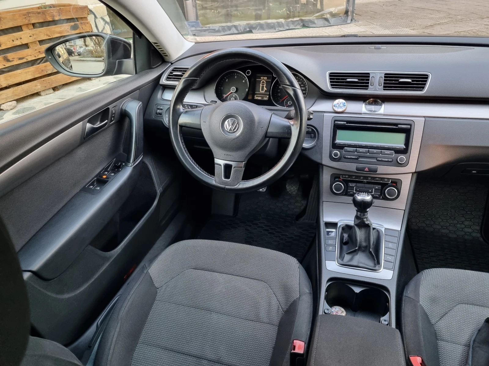 VW Passat 2.0 TDI 140 кс , снимка 17 - Автомобили и джипове - 55184158