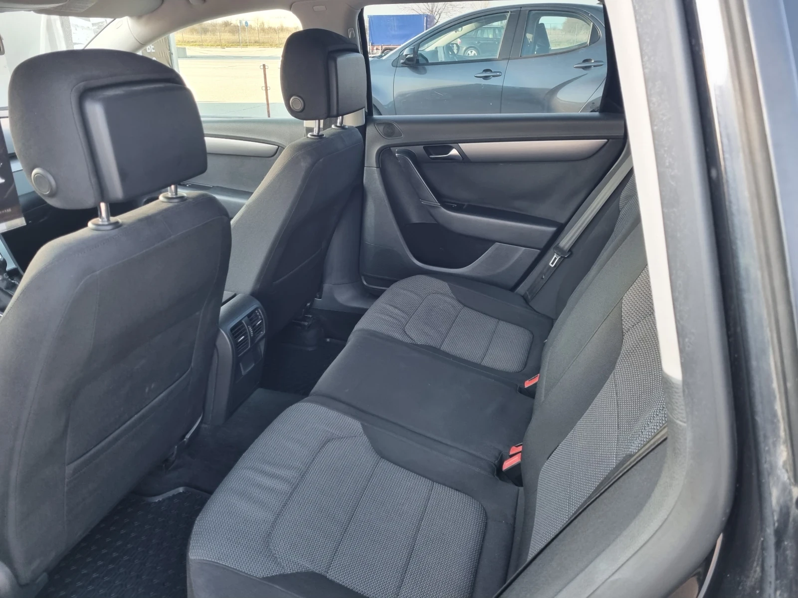 VW Passat 2.0 TDI 140 кс , снимка 14 - Автомобили и джипове - 55184158