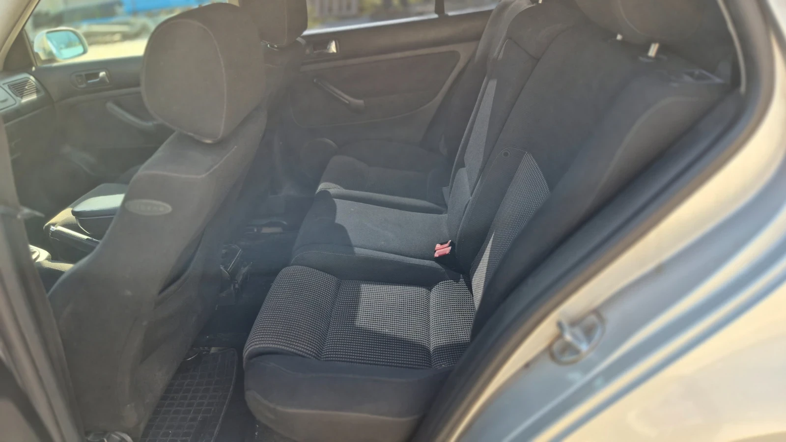 VW Golf 1.6 Газ/Клима 105 * * * , снимка 8 - Автомобили и джипове - 55395652
