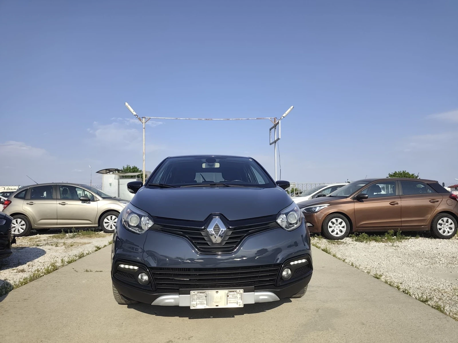 Renault Captur ЕВРО 6, Нави, 110кс, 6скорости, снимка 2 - Автомобили и джипове - 55825294