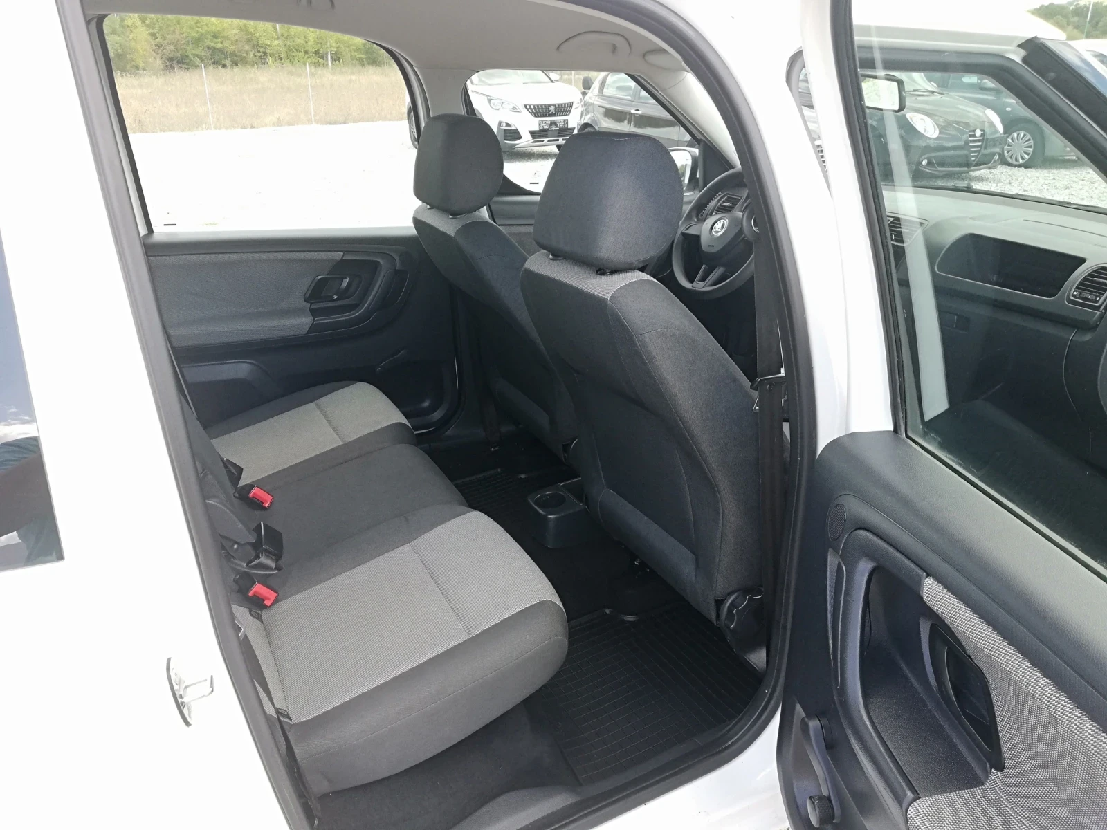 Skoda Roomster 1.6tdi klima italia, снимка 12 - Автомобили и джипове - 56098800