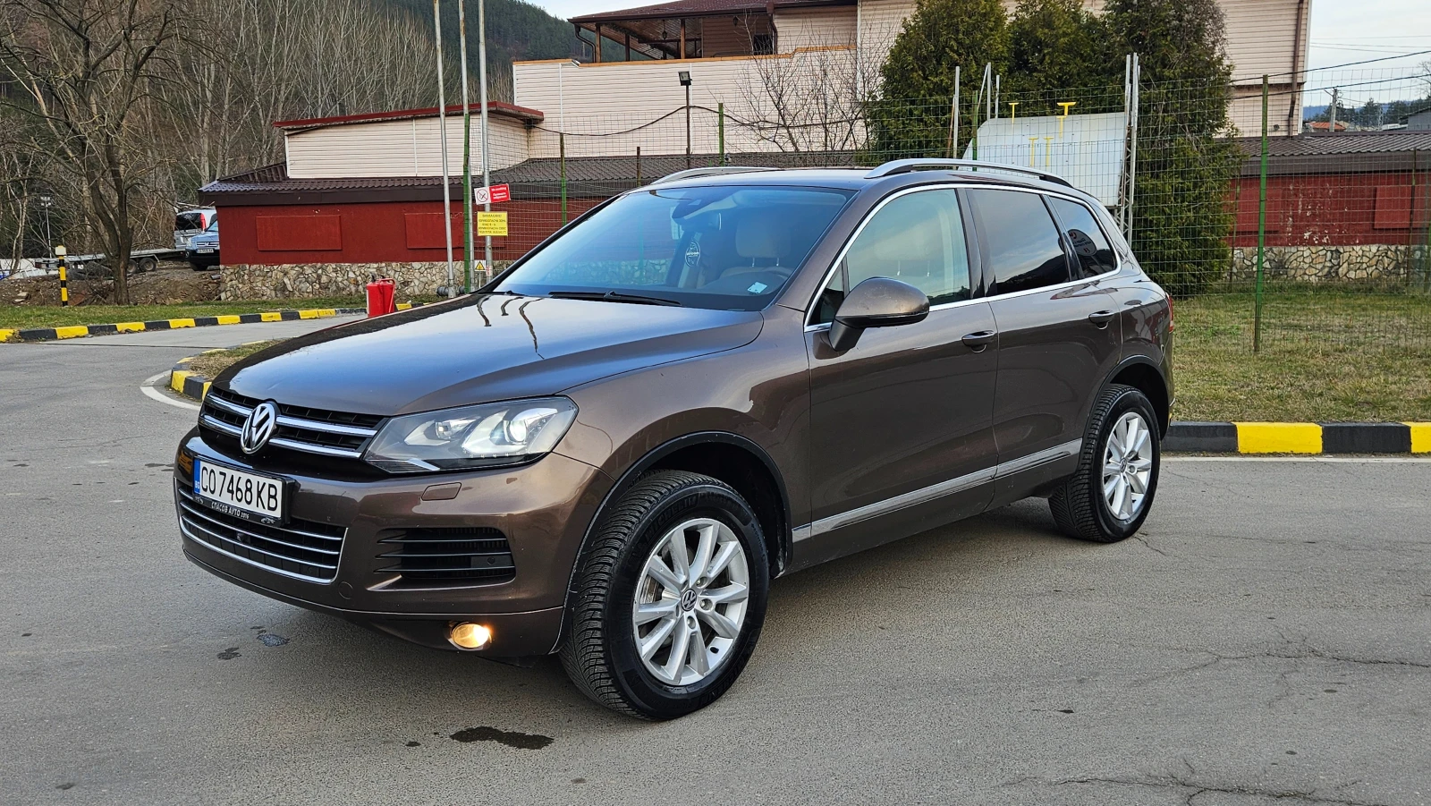 VW Touareg 3.0 AVTOMAT/KOJA/NAVIG/R-LINE, снимка 2 - Автомобили и джипове - 53780680