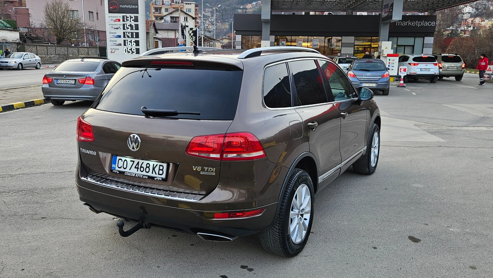 VW Touareg 3.0 AVTOMAT/KOJA/NAVIG/R-LINE, снимка 6 - Автомобили и джипове - 53780680