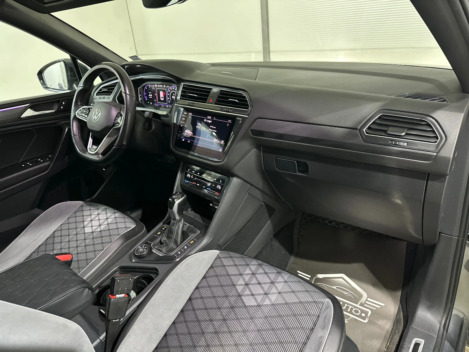 VW Tiguan 7 места Full assistants, снимка 9 - Автомобили и джипове - 53811014