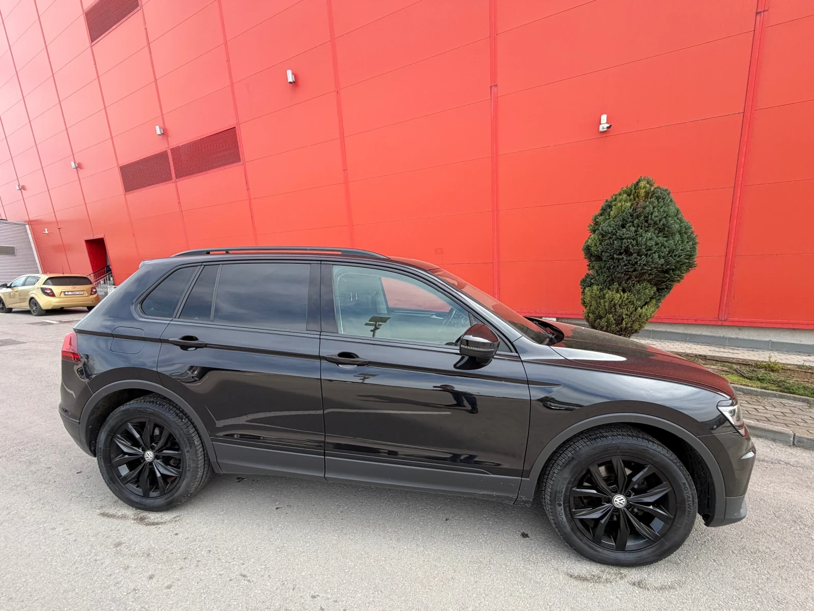 VW Tiguan LED* DIGITAL* Панорама* Масаж, снимка 5 - Автомобили и джипове - 54412381