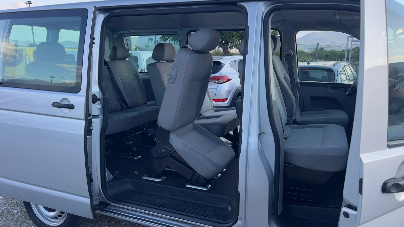 VW T5 1.9/105/9 места Клима ДОКАЗУЕМИ КИЛОМЕТРИ, снимка 13 - Бусове и автобуси - 54962259