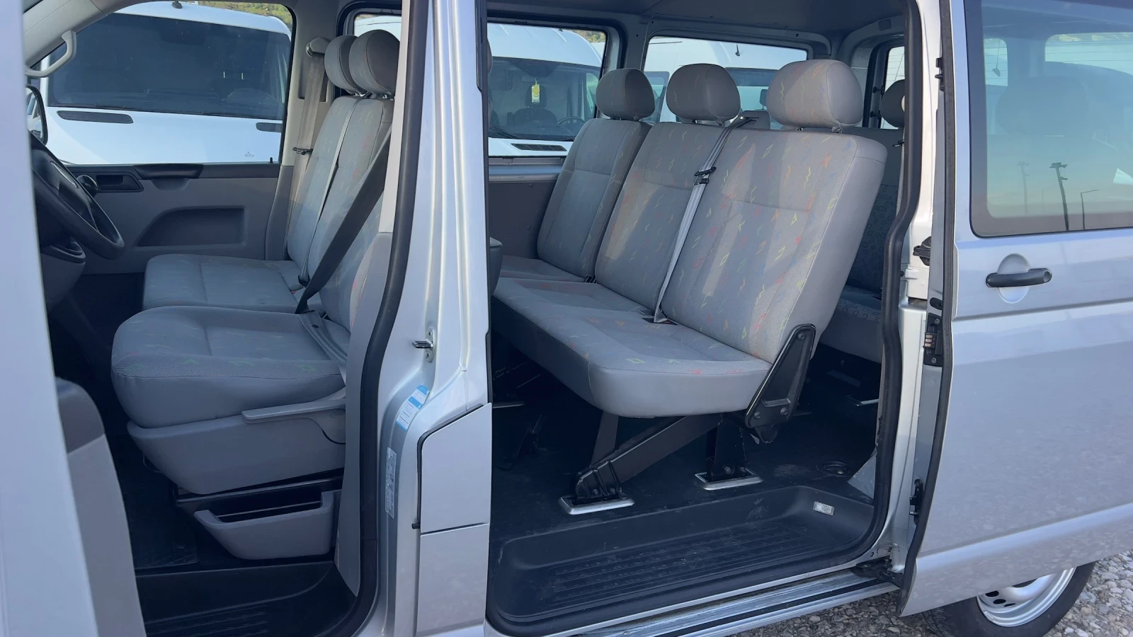 VW T5 1.9/105/9 места Клима ДОКАЗУЕМИ КИЛОМЕТРИ, снимка 6 - Бусове и автобуси - 54962259