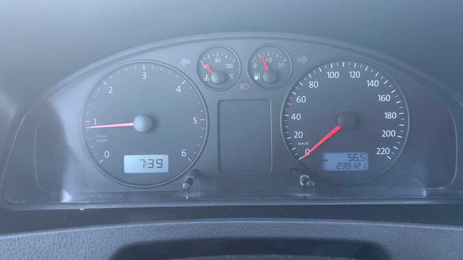 VW T5 1.9/105/9 места Клима ДОКАЗУЕМИ КИЛОМЕТРИ, снимка 10 - Бусове и автобуси - 54962259