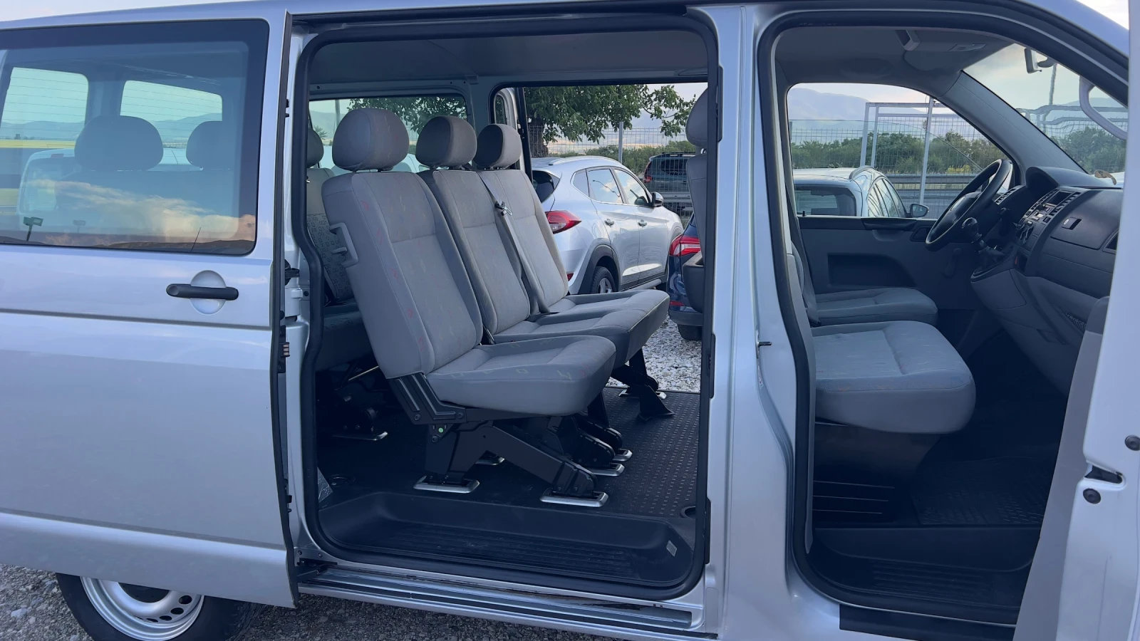 VW T5 1.9/105/9 места Клима ДОКАЗУЕМИ КИЛОМЕТРИ, снимка 5 - Бусове и автобуси - 54962259