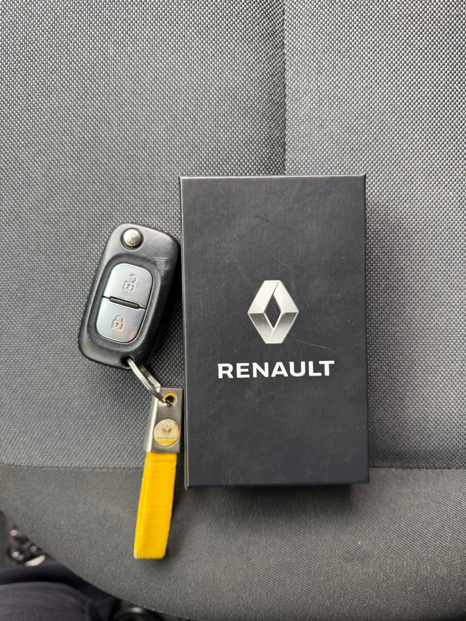 Renault Master lll 2.3* euro6* на въздух, снимка 14 - Бусове и автобуси - 56233959