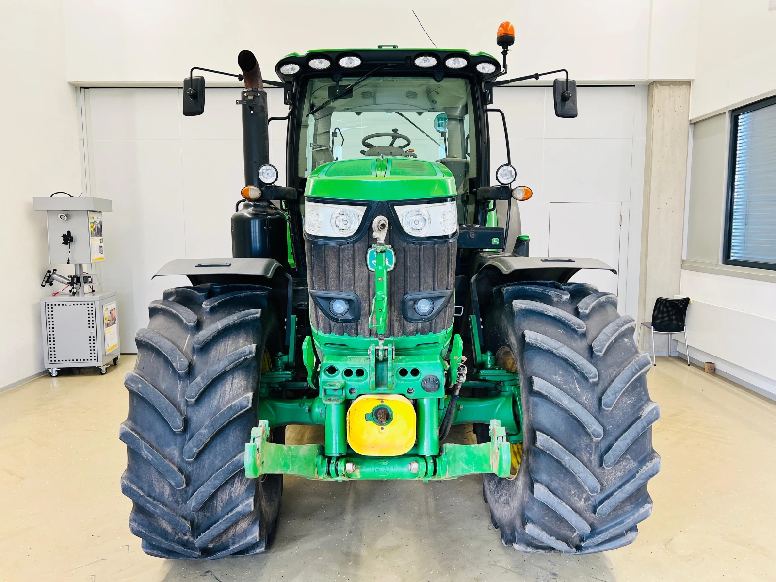 Трактор John Deere 6215R ЛИЗИНГ, снимка 9 - Селскостопанска техника - 54195036